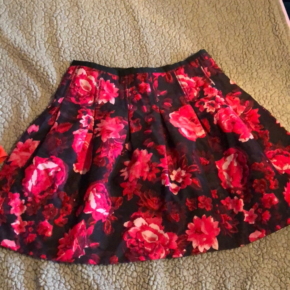 Gap skirt